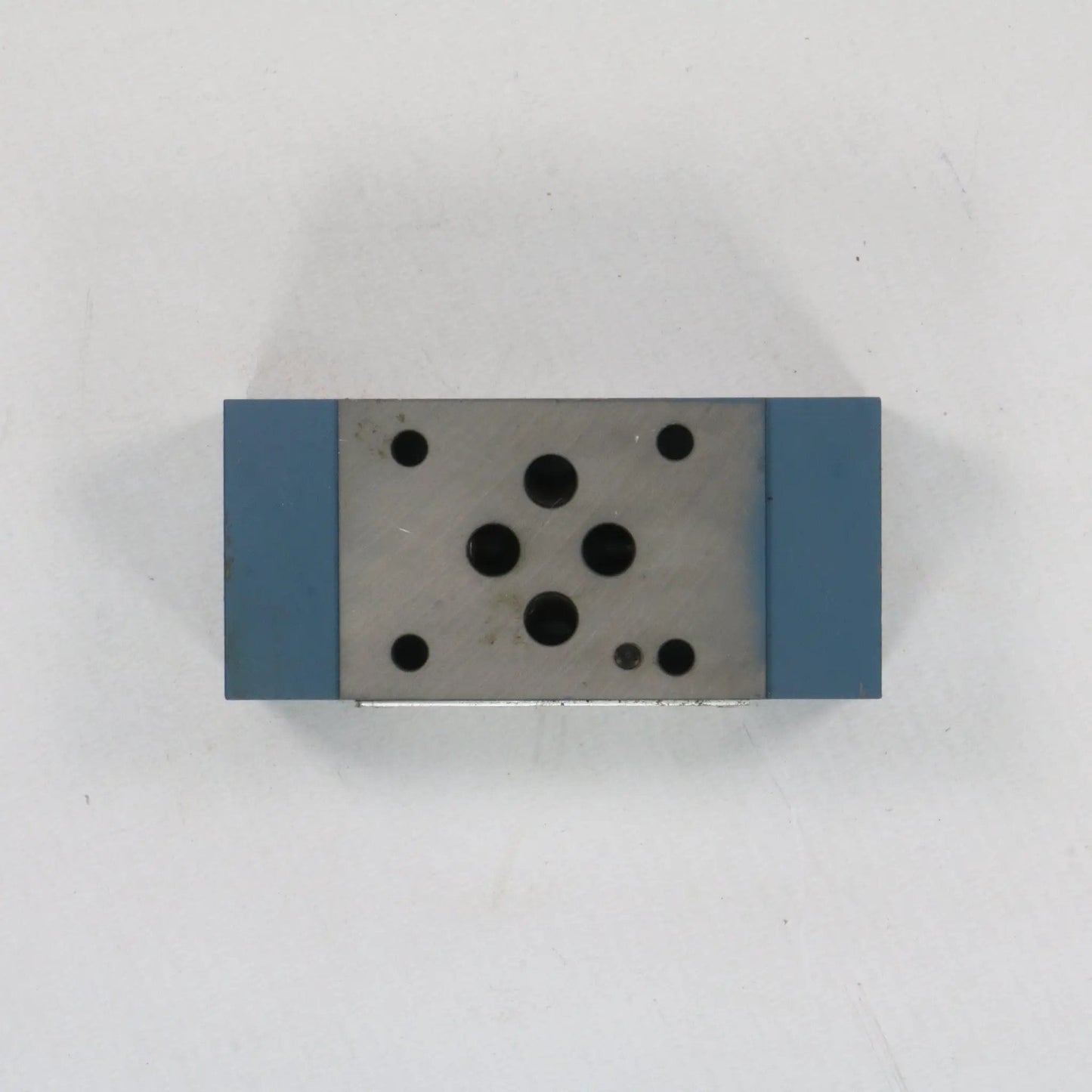 Bosch 0811024102 Manifold Check Valve Block