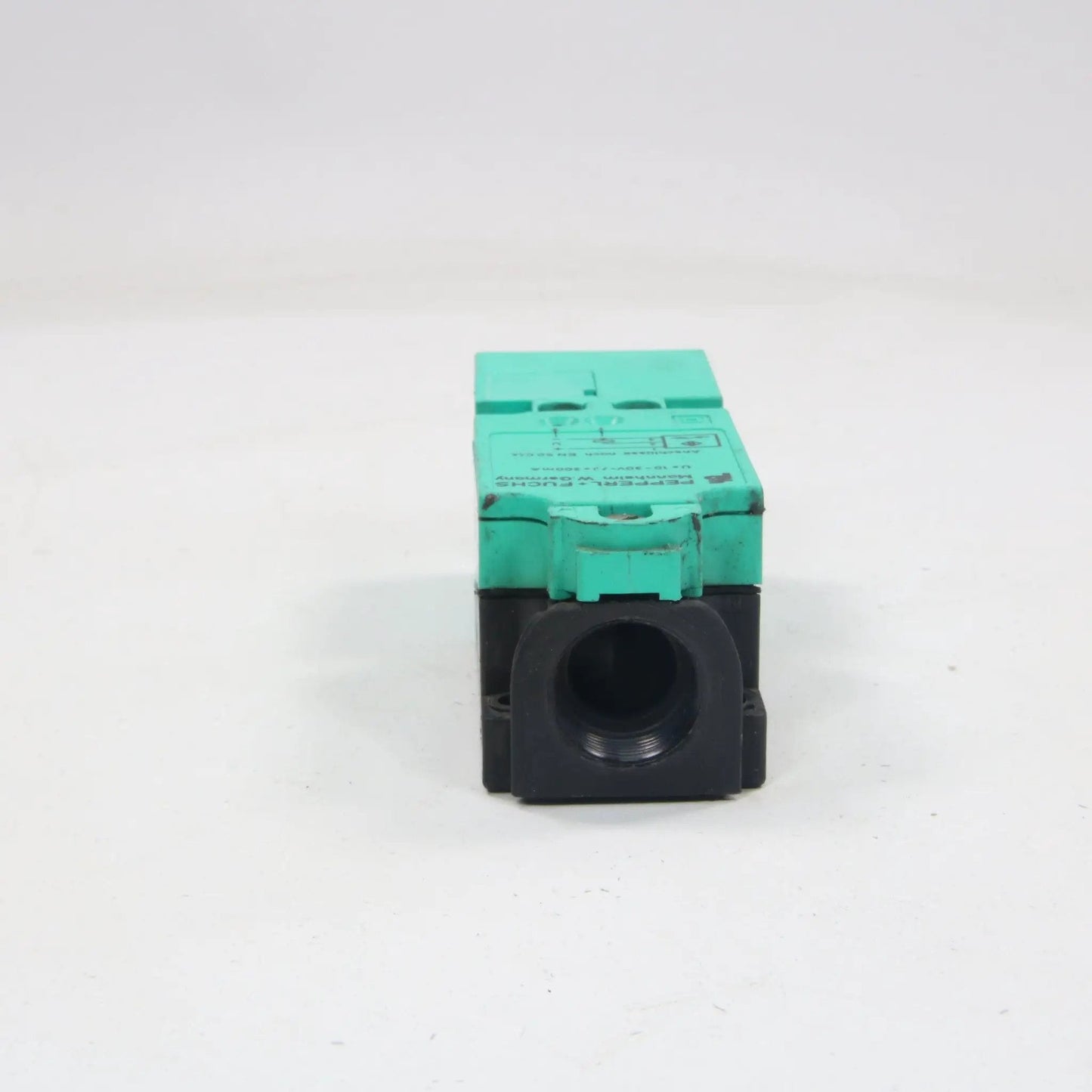 Pepperl & Fuchs U-10-30V-/J=200ma NJ30+ Inductive Sensor - Left Facing Contactor