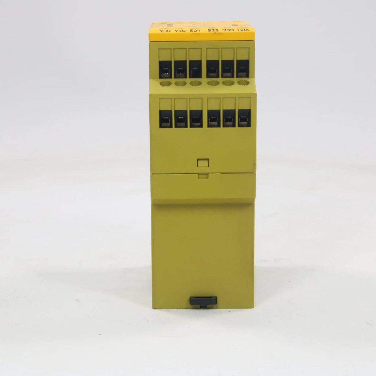 Pilz PNOZ XV2 774504 Safety Relay