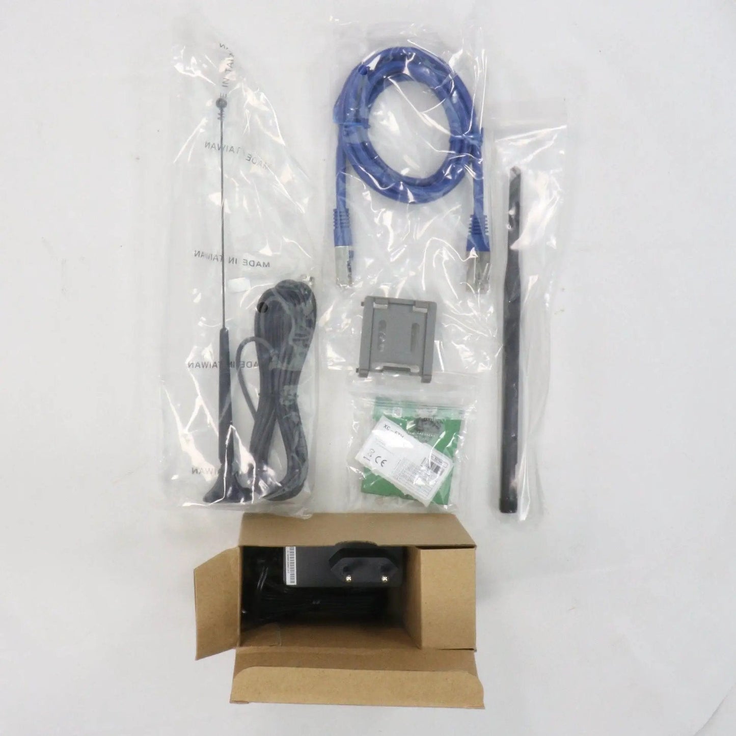 Advantech B+B Smartworx UR5i v2F Router