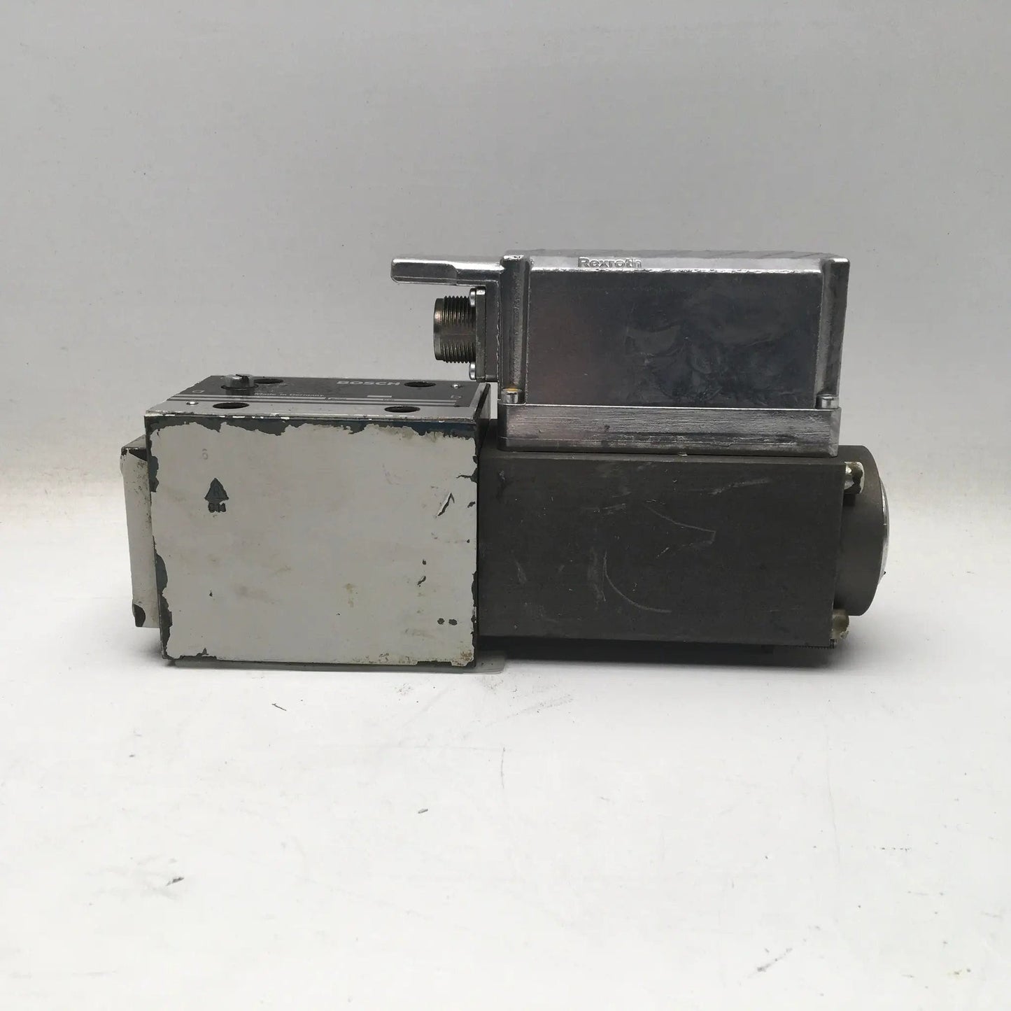 Bosch Proportional Directional Solenoid Valve 0811 404 801