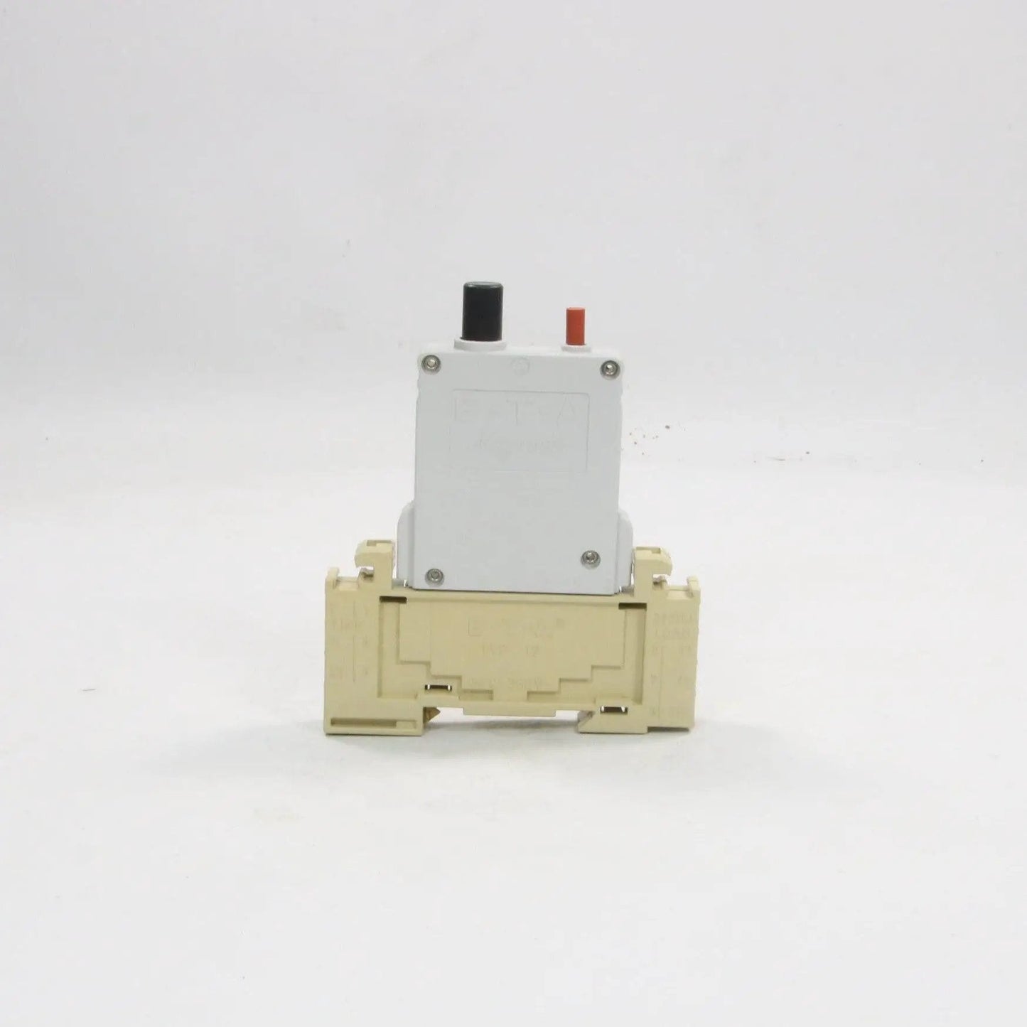 ETA Magnetic 3600 P10 Si Circuit Breaker & Typ 17 Socket