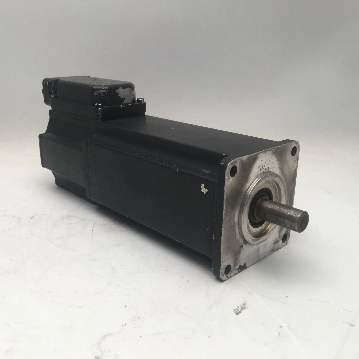 Indramat Permanent Magnet Motor MKD041B-144-KGO-KN