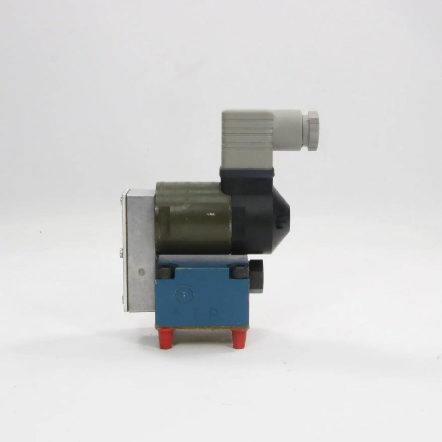 Mannesmann Rexroth M 3 SE 6 U25 630 G24 NZ4 Directional Control Valve