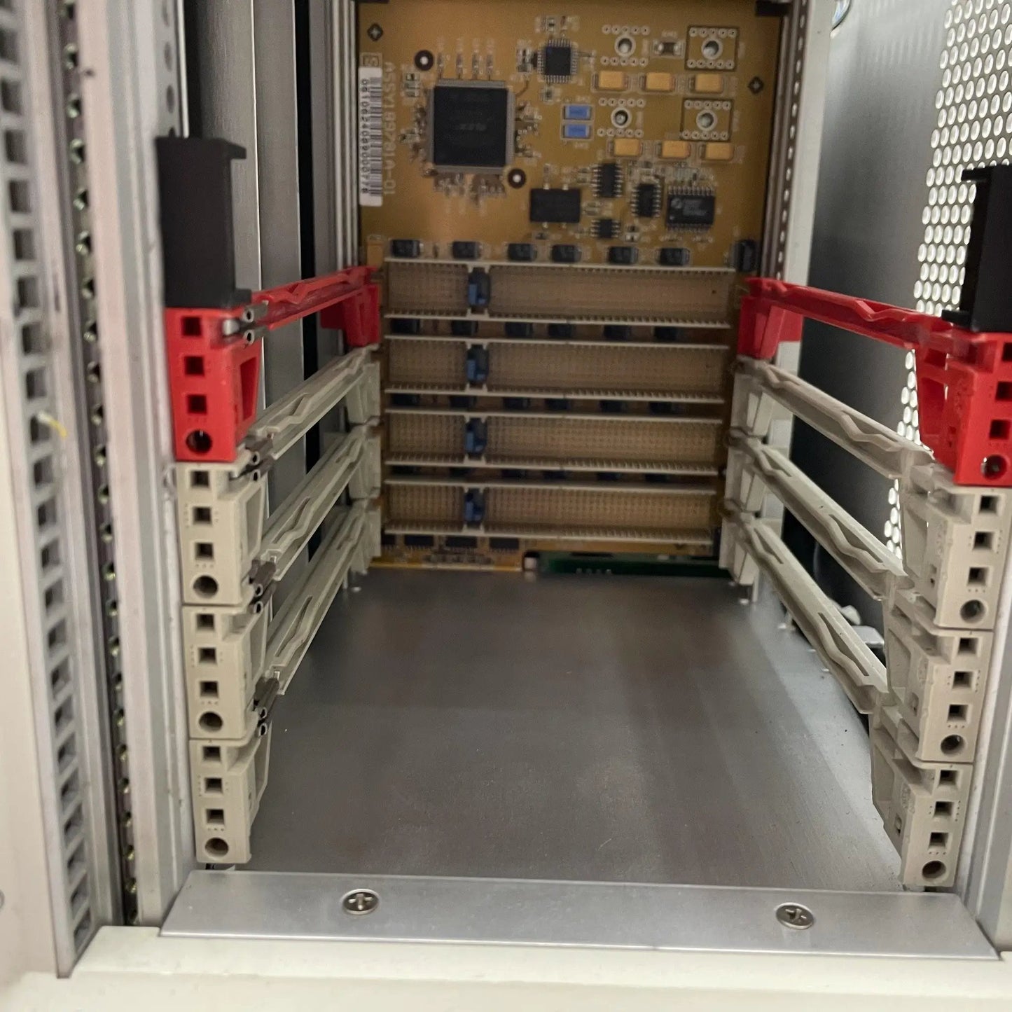 National Instruments Corporation NI PXI 1052 PXI Chassis