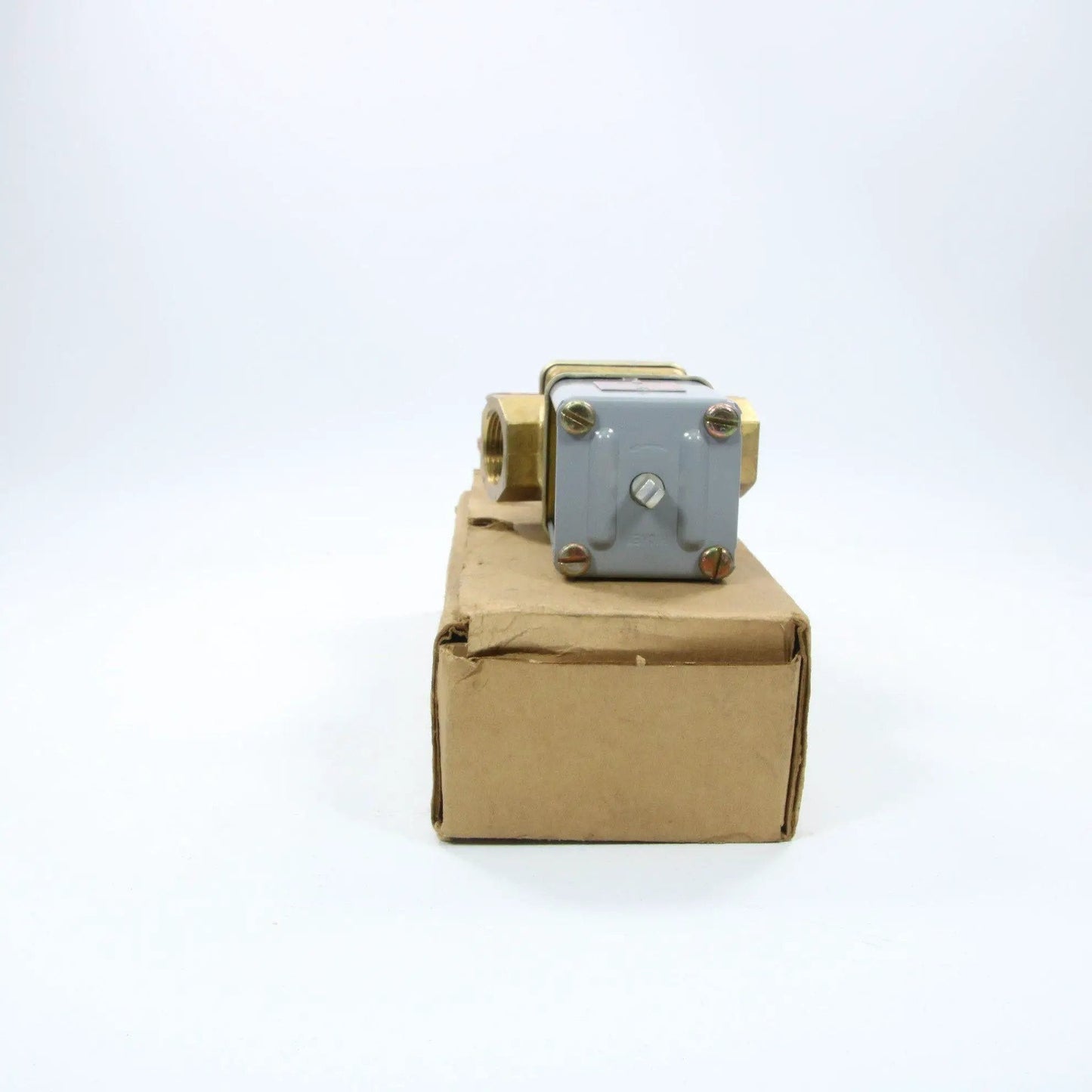 Penn Water Regulator V46AC 9600 Valve