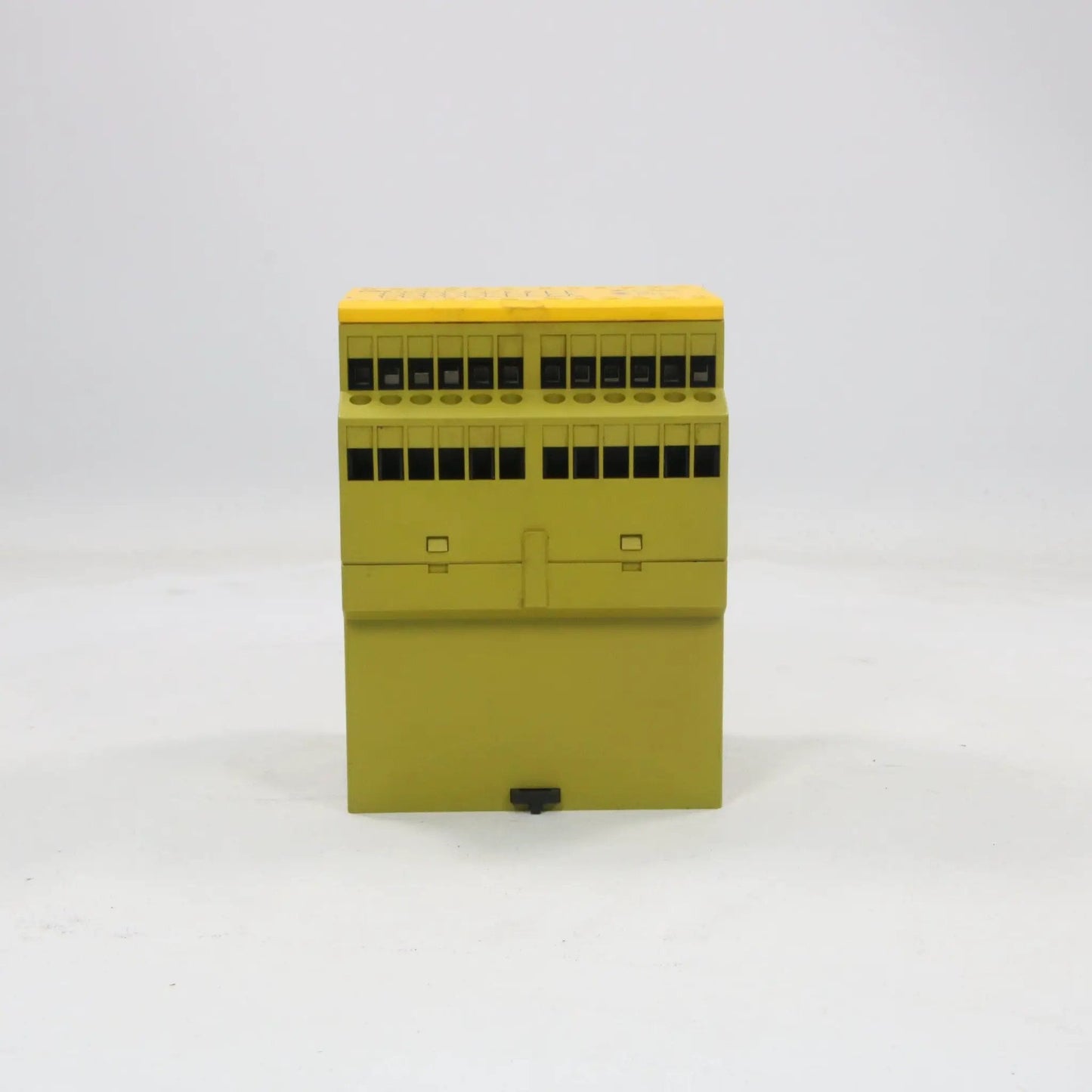Pilz PNOZ X10 Safety Relay