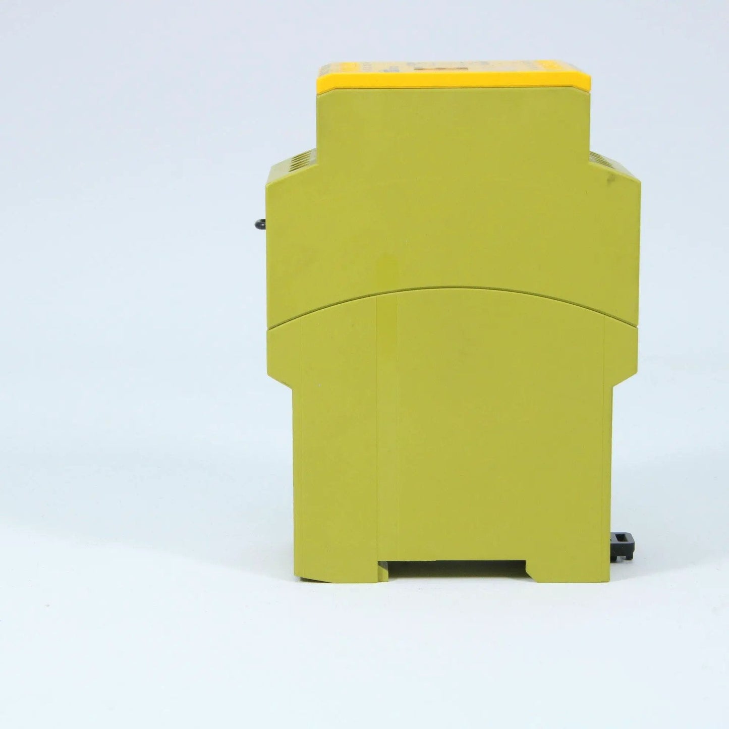 Pilz PNOZ X3 230VAC 24VDC 3n/o 1n/c 1so 774318
