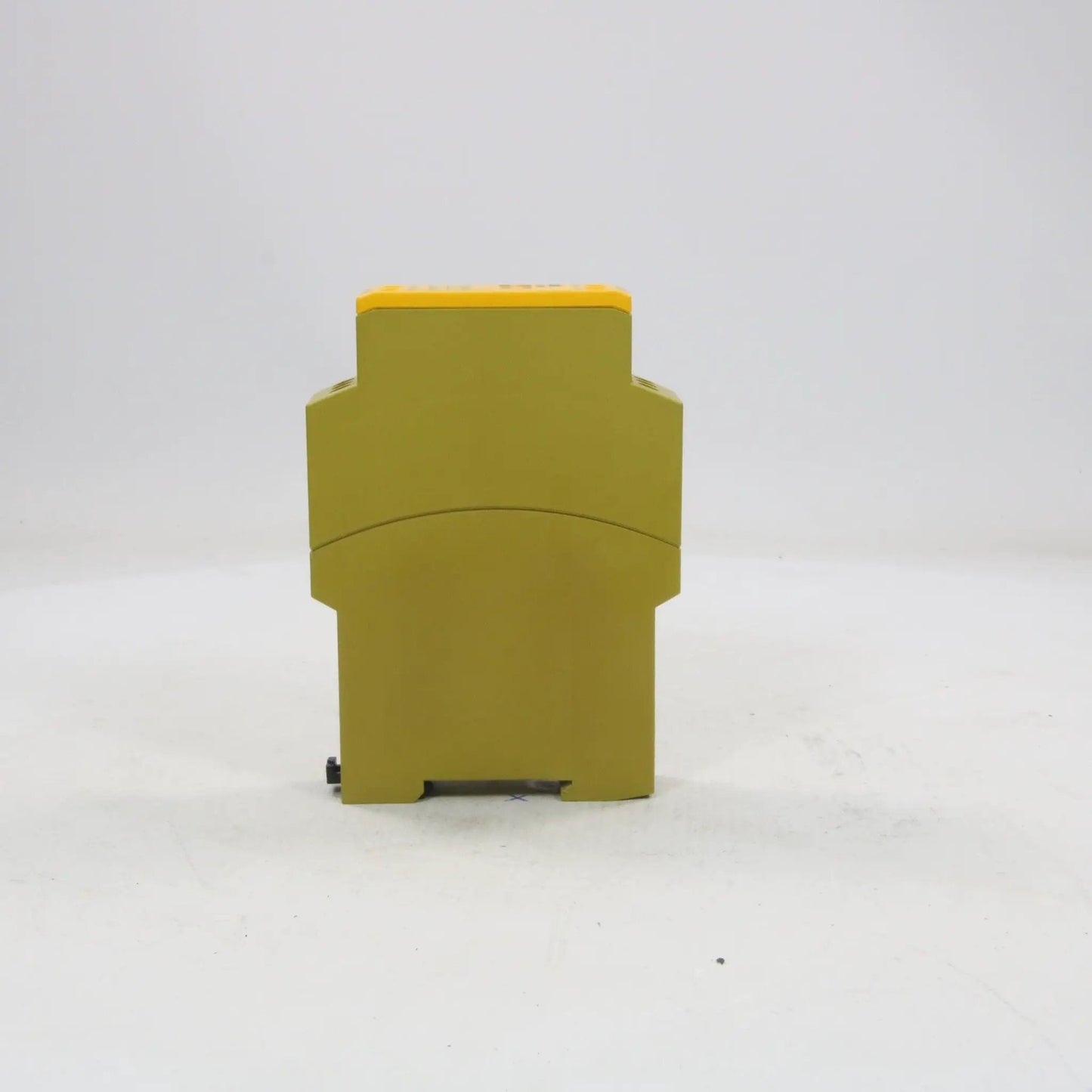 Pilz PZE X4 774585 Safety Relay