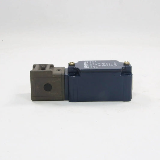 Schmersal AZ 335 02z Safety Switch