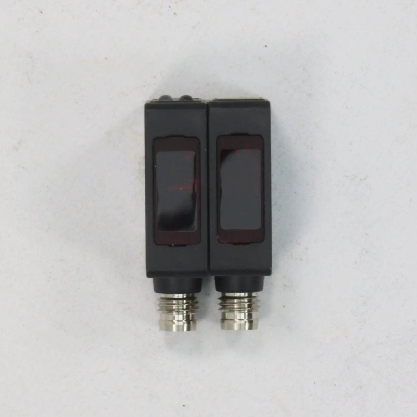 Sick WS WE100 P4339 Miniature Photoelectric Sensor Set