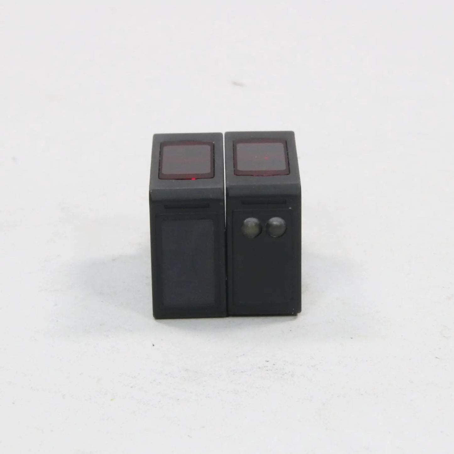 Sick WS WE100 P4339 Miniature Photoelectric Sensor Set