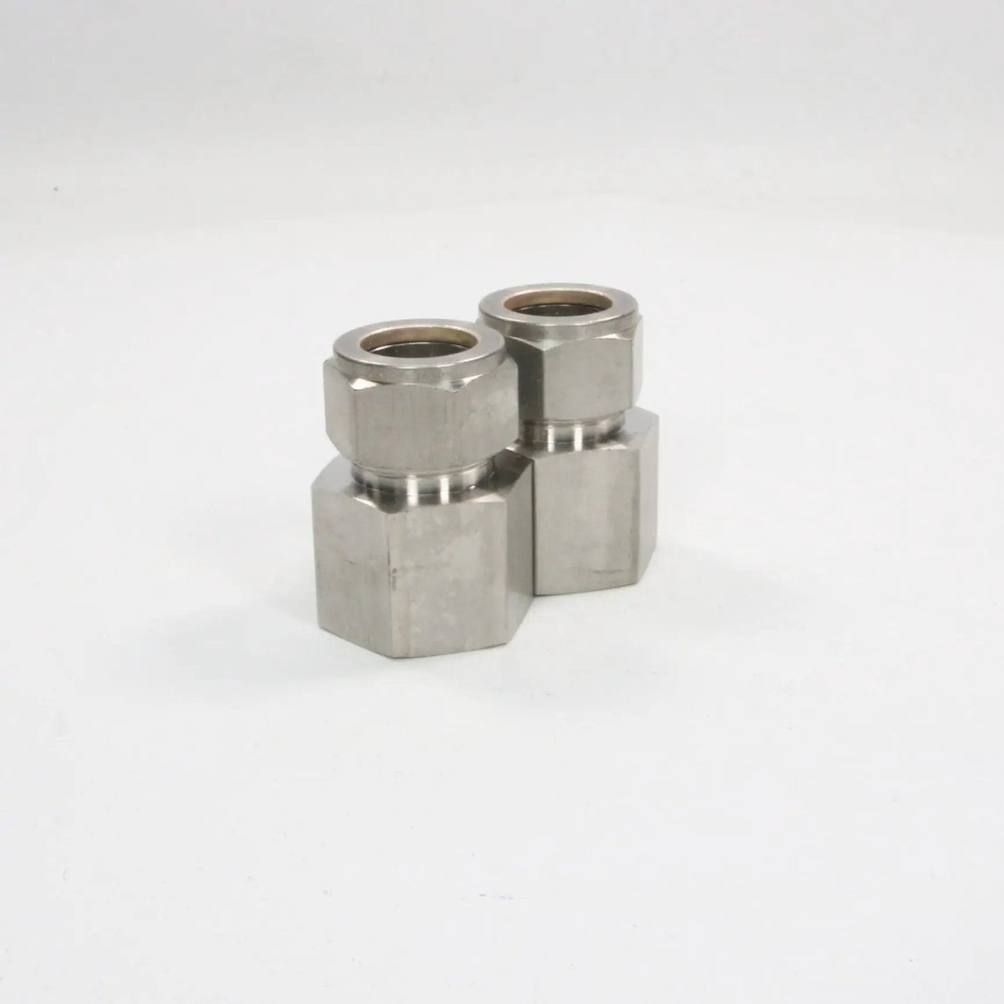Swagelok SS-1210-7-12 Female Connector x 2