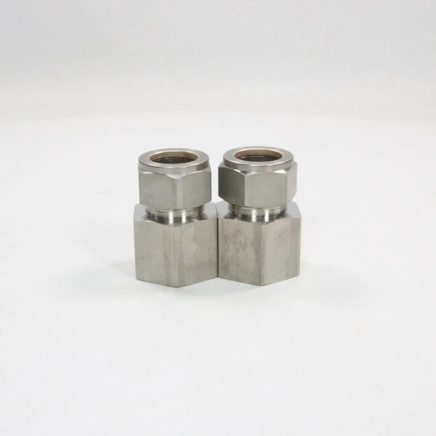 Swagelok SS-1210-7-12 Female Connector x 2