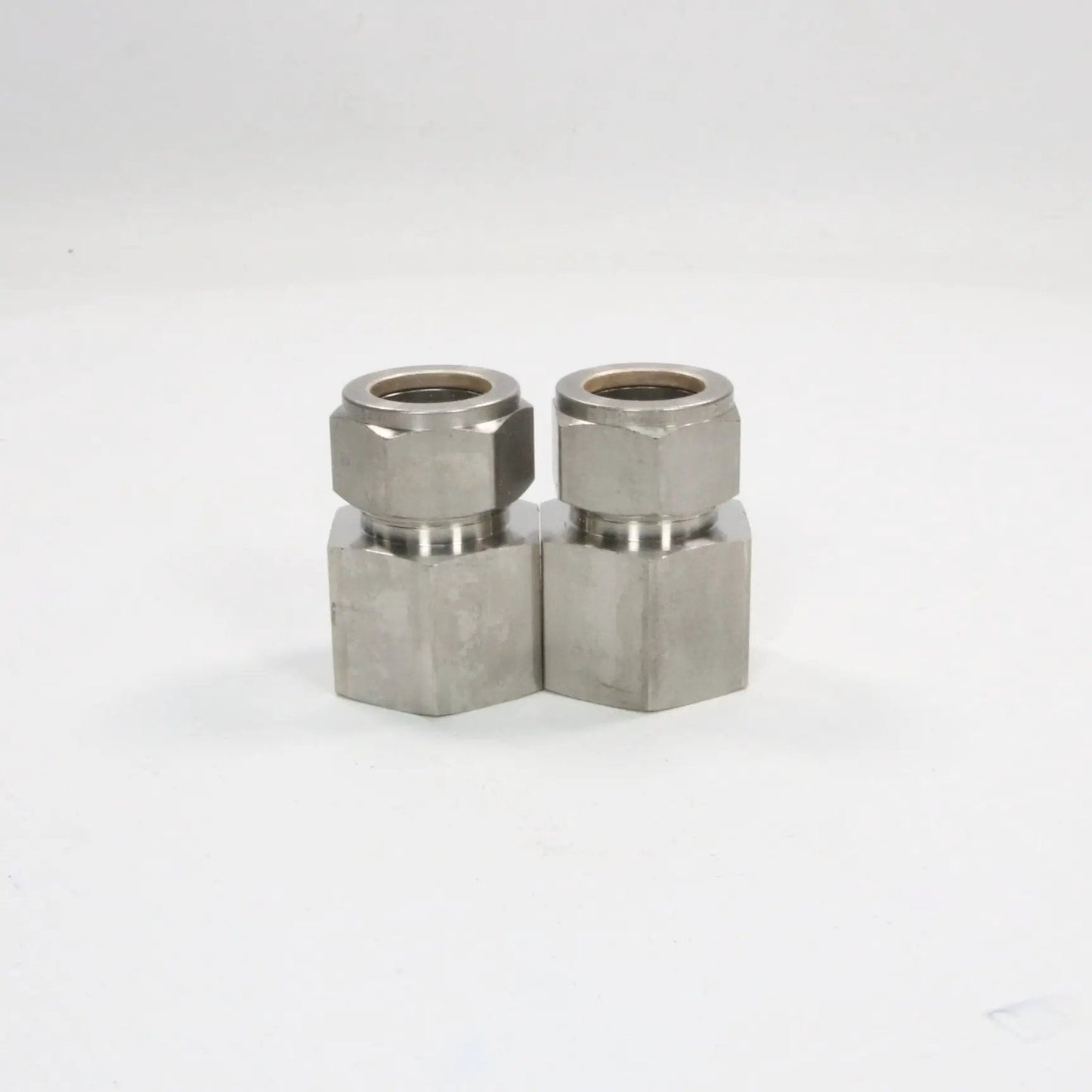 Swagelok SS-1210-7-12 Female Connector x 2
